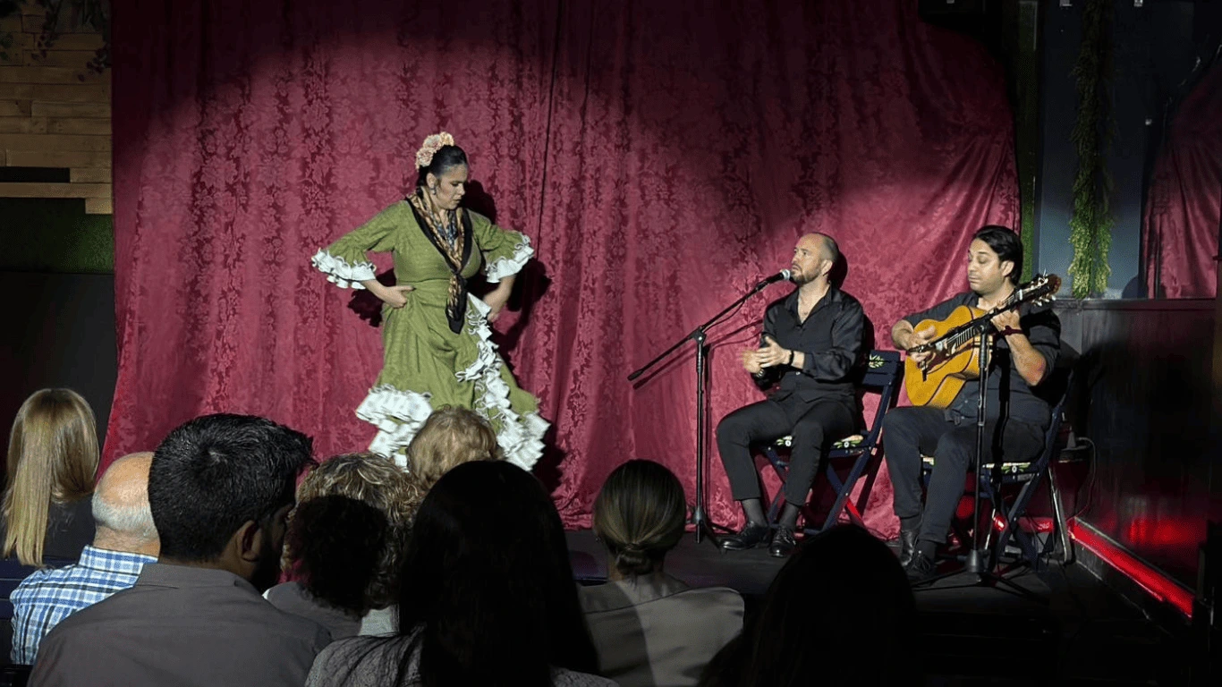 TABLAO FLAMENCO SEVILLA RONEO PLAZA
